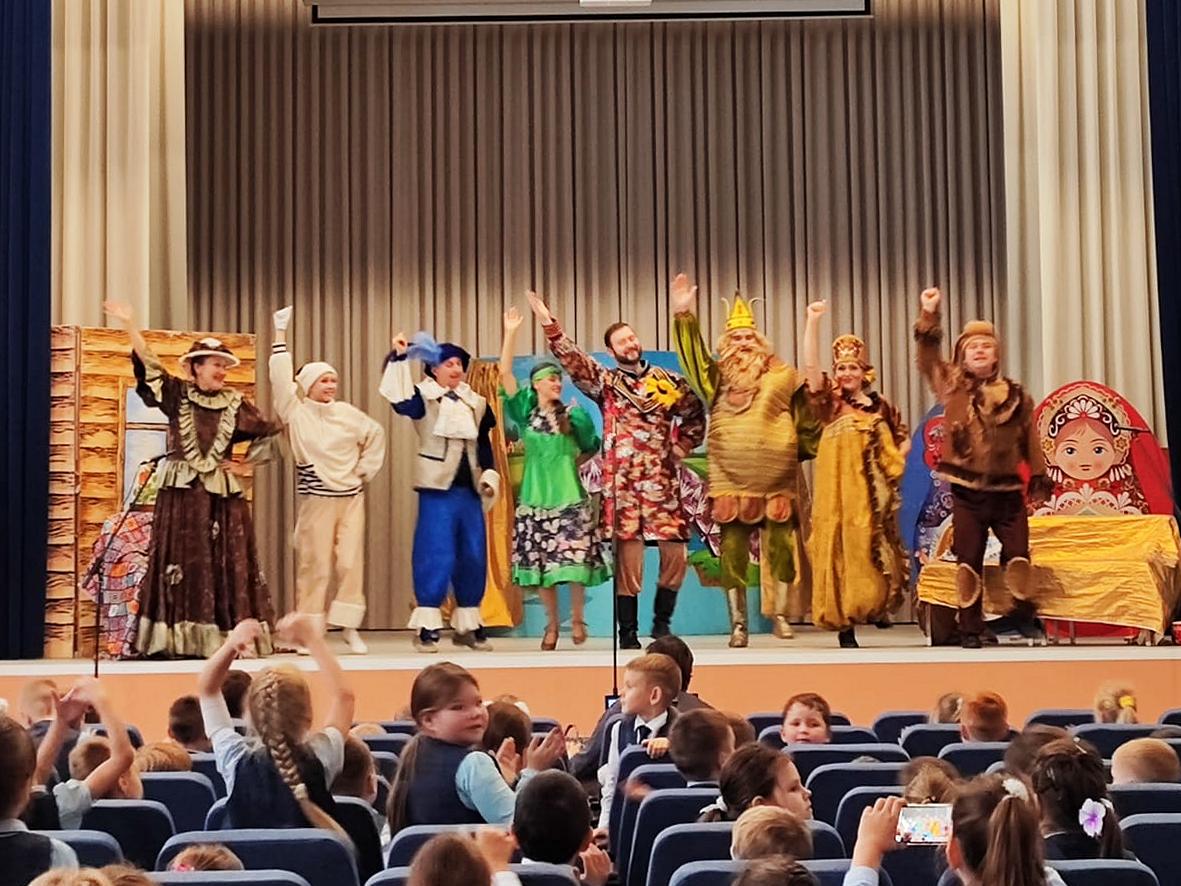 Группа «Калейдоскоп» выступила для школьников Бессоновки Группа «Калейдоскоп» выступила для школьников Бессоновки